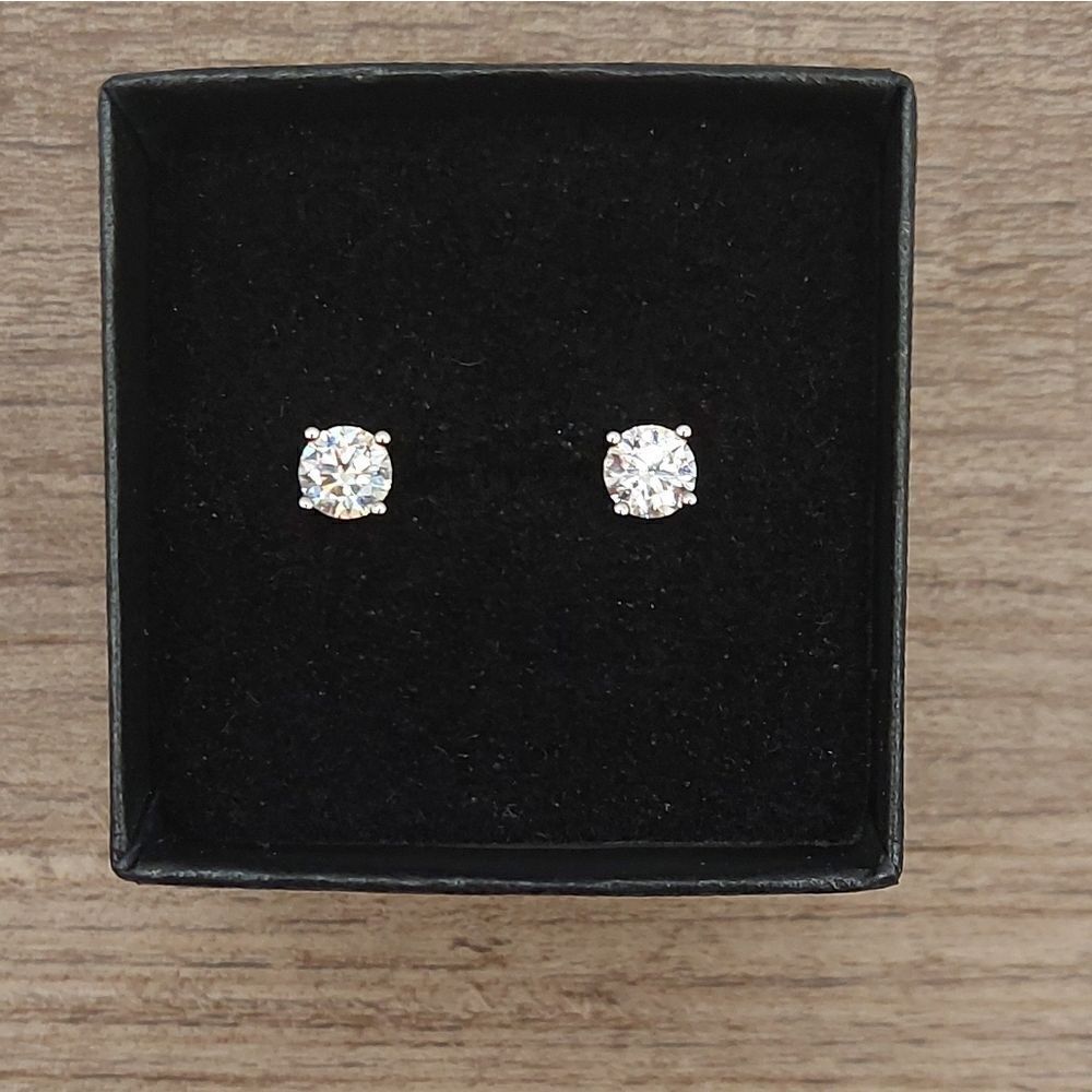 0.5 Carat Moissanite 925 Silver Sterling Simple Silver Stud Earrings - Picture 3 of 8